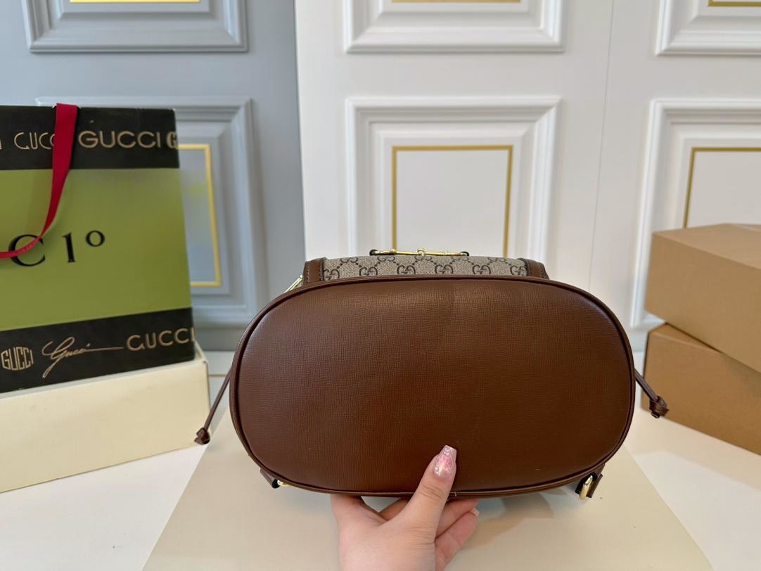 【GUCCI 公式旗艦店】グッチ 斜めがけバッグ 当日出荷 好評に付き再入荷！27*36CM  240724