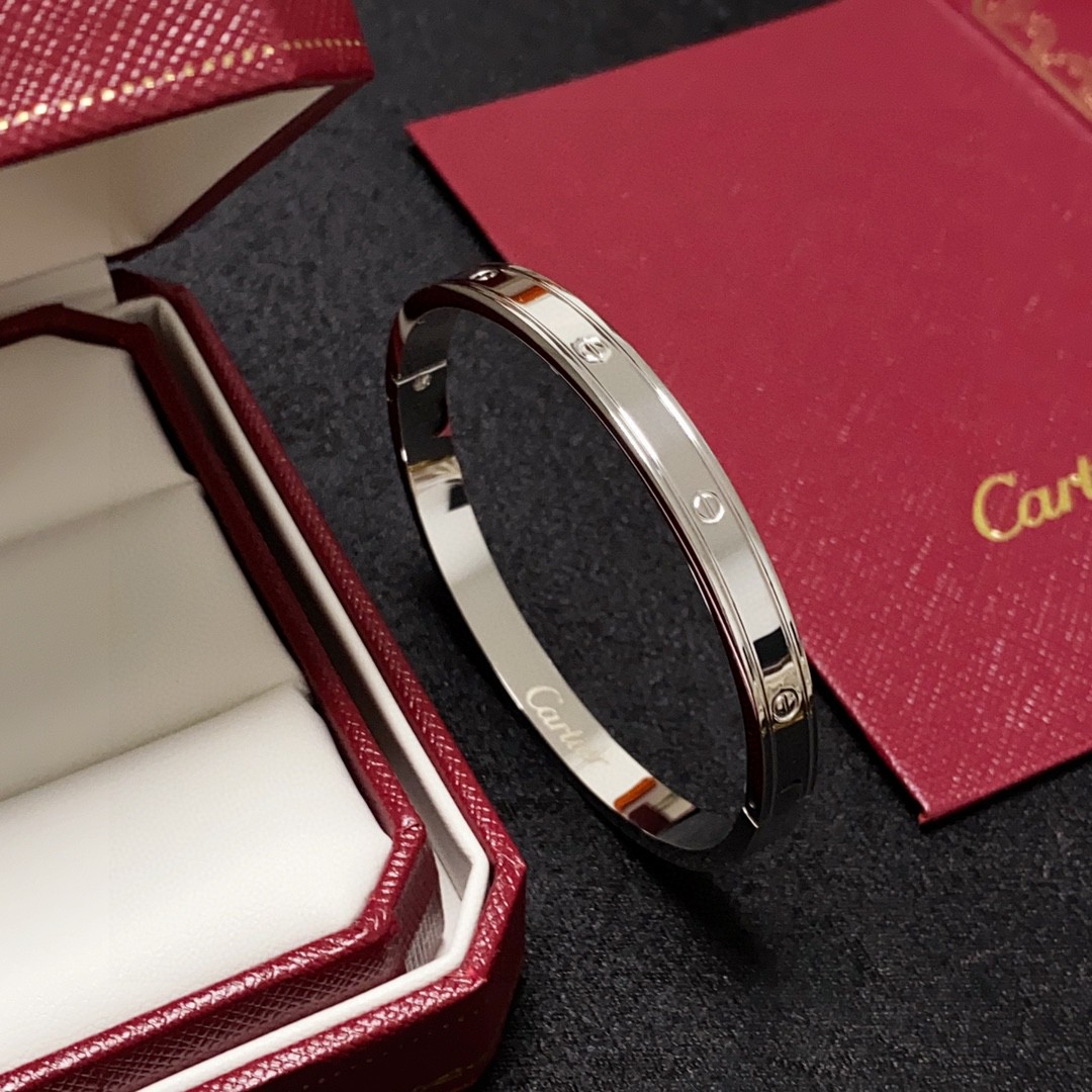 【CARTIER】ブレスレット、ファッションシンプルなスタイル 240729