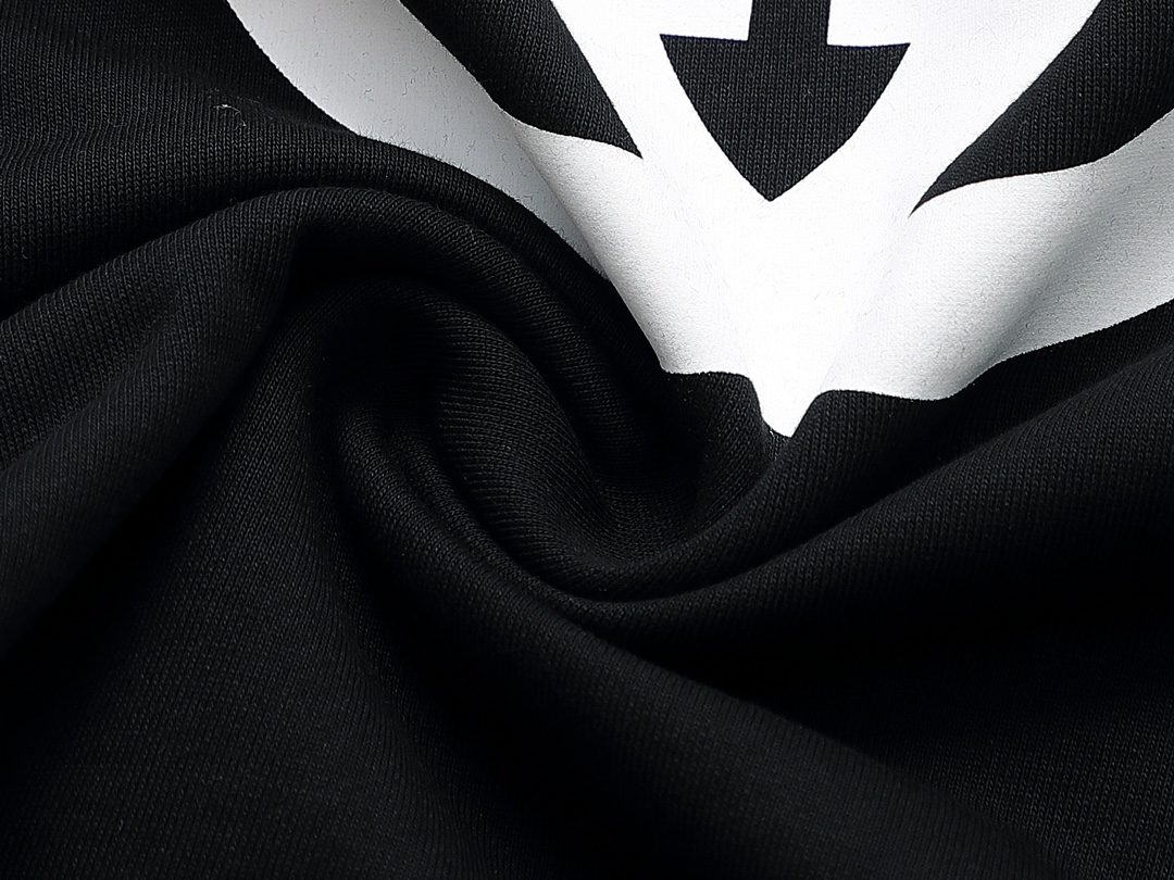 【GUCCI  公式旗艦店】グッチ 丸首の衛衣 スウェットご好評に付き再入荷 240811