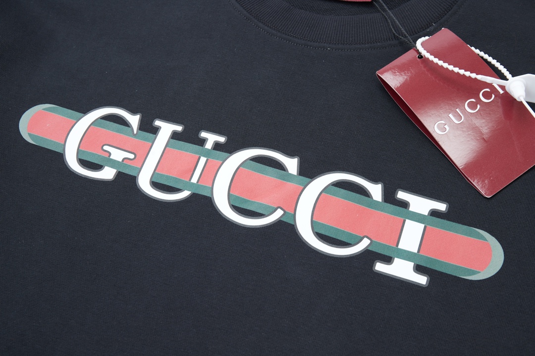 【GUCCI  公式旗艦店】グッチ  丸首の衛衣 スウェットご好評に付き再入荷 240816