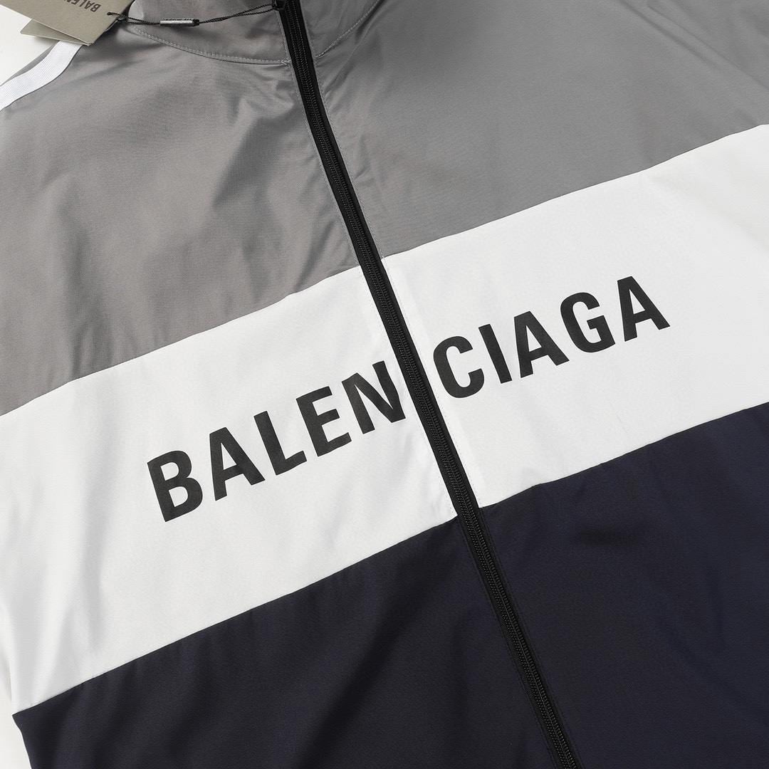 【BALENCIAGA 公式旗艦店】 バレンシアガ  ジャケット着 好評に付き再入荷 240827