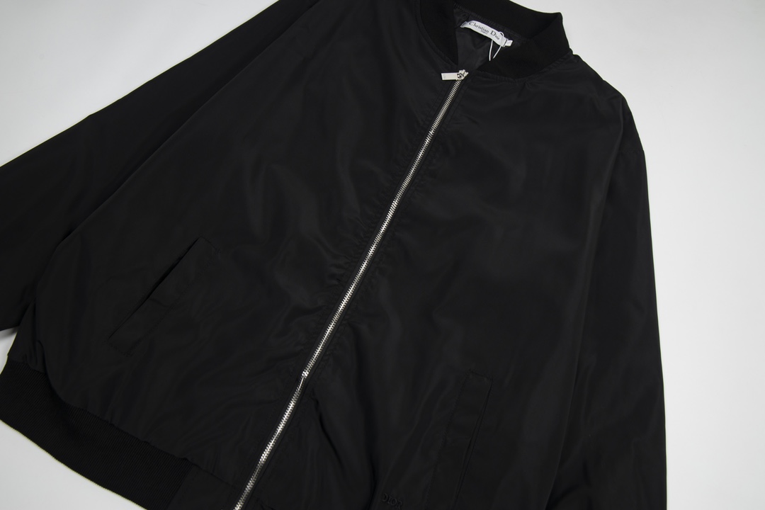 【DIOR  公式旗艦店】 ディオール  ジャケット着 好評に付き再入荷 240826