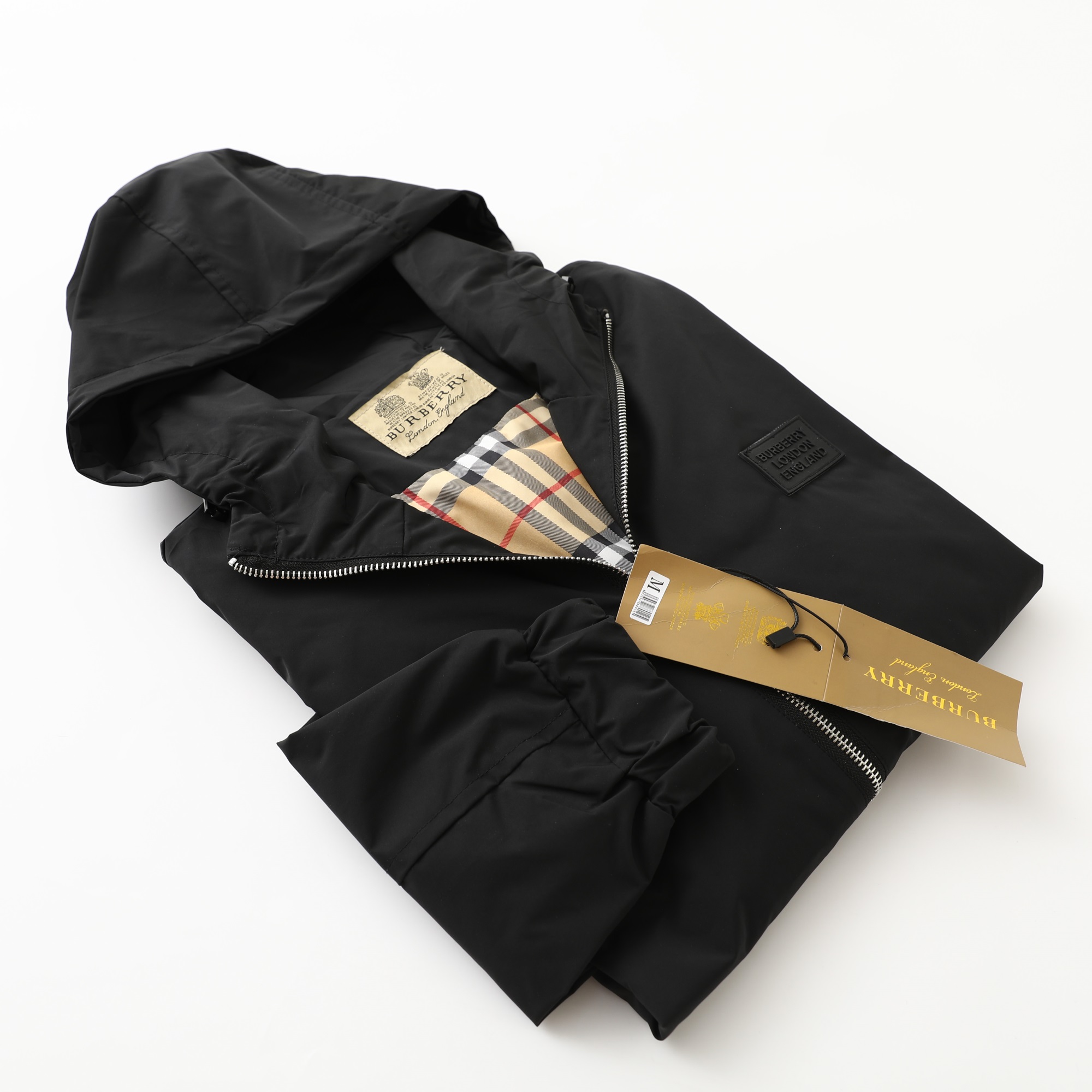 【BURBERRY  公式旗艦店】バーバリー  ジャケット着 好評に付き再入荷 240827