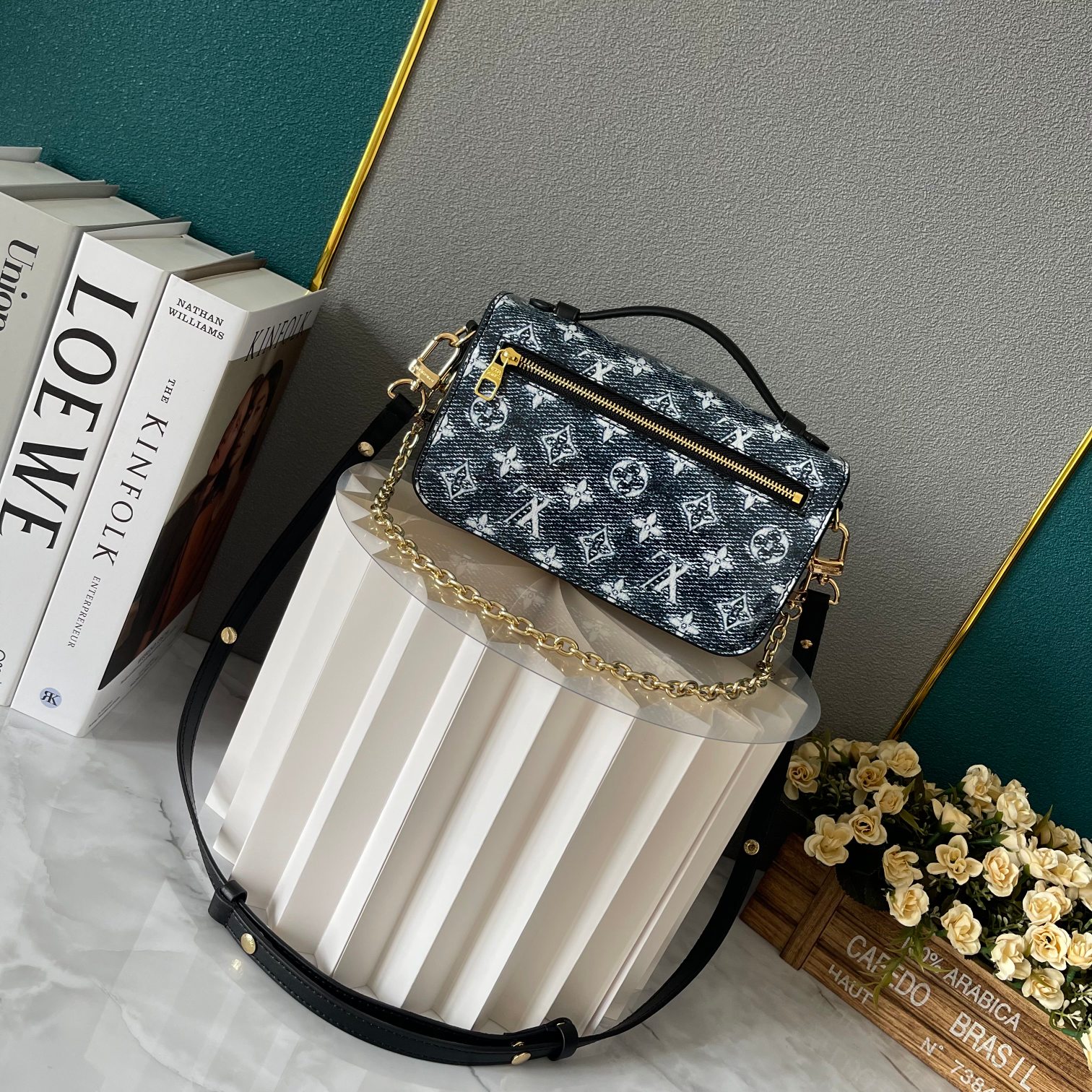 【LOUIS VUITTON 公式旗艦店】ルイヴィトン  斜めがけバッグ 当日出荷 好評に付き再入荷！21.5*6*13.5CM  240911