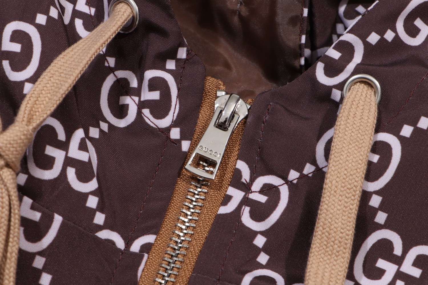 【GUCCI】グッチ ジャケット着  ご好評に付き再入荷！240921