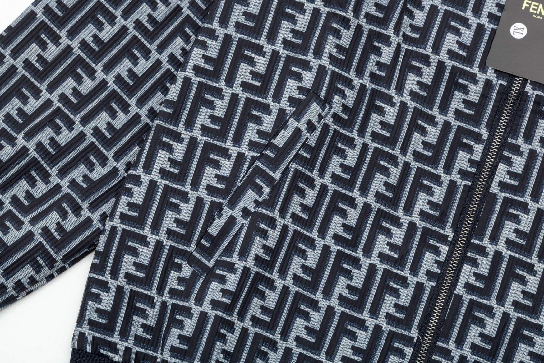 【FENDI】 フェンディ  ジャケット着  ご好評に付き再入荷！240921