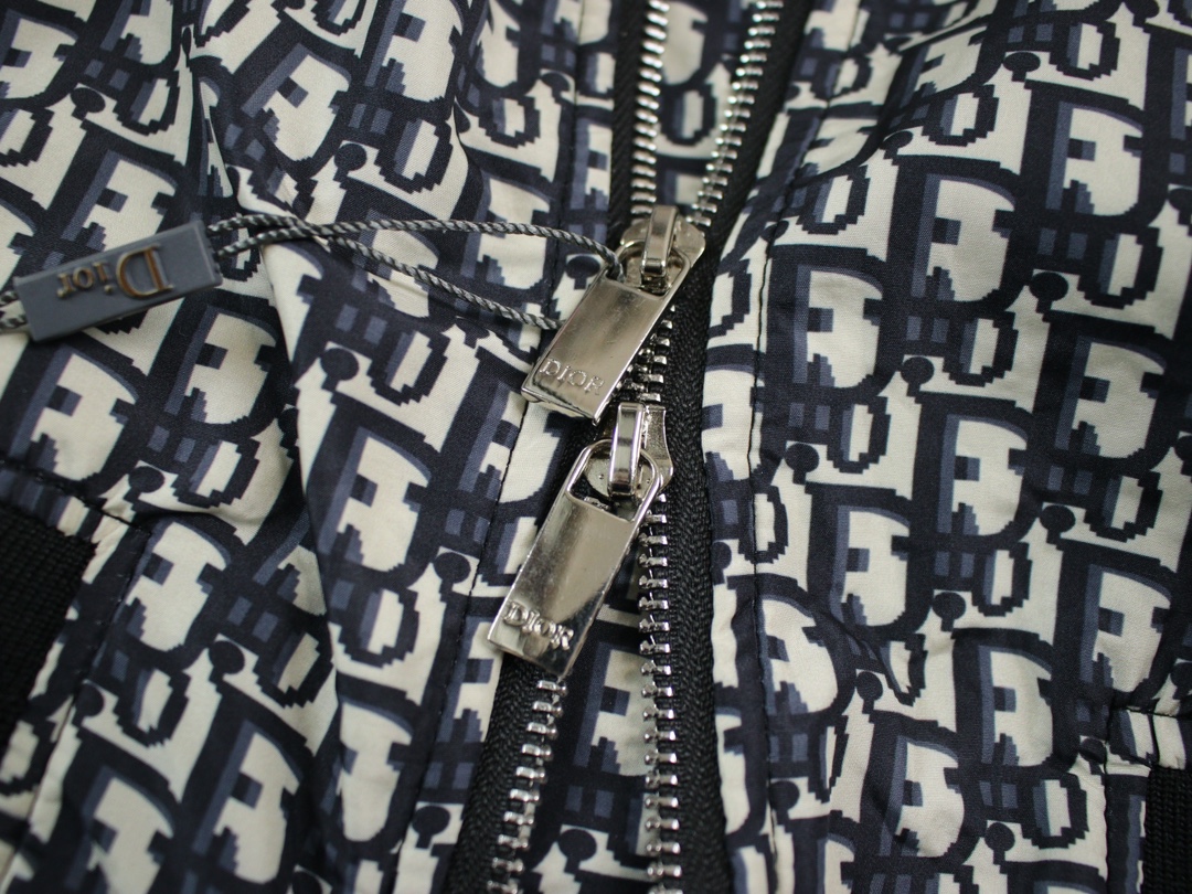 【DIOR  公式旗艦店】ディオール   ジャケット着 好評に付き再入荷！ 240923