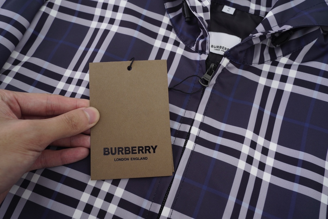 【BURBERRY 公式旗艦店】バーバリー パーカースウェットご好評に付き再入荷！240923