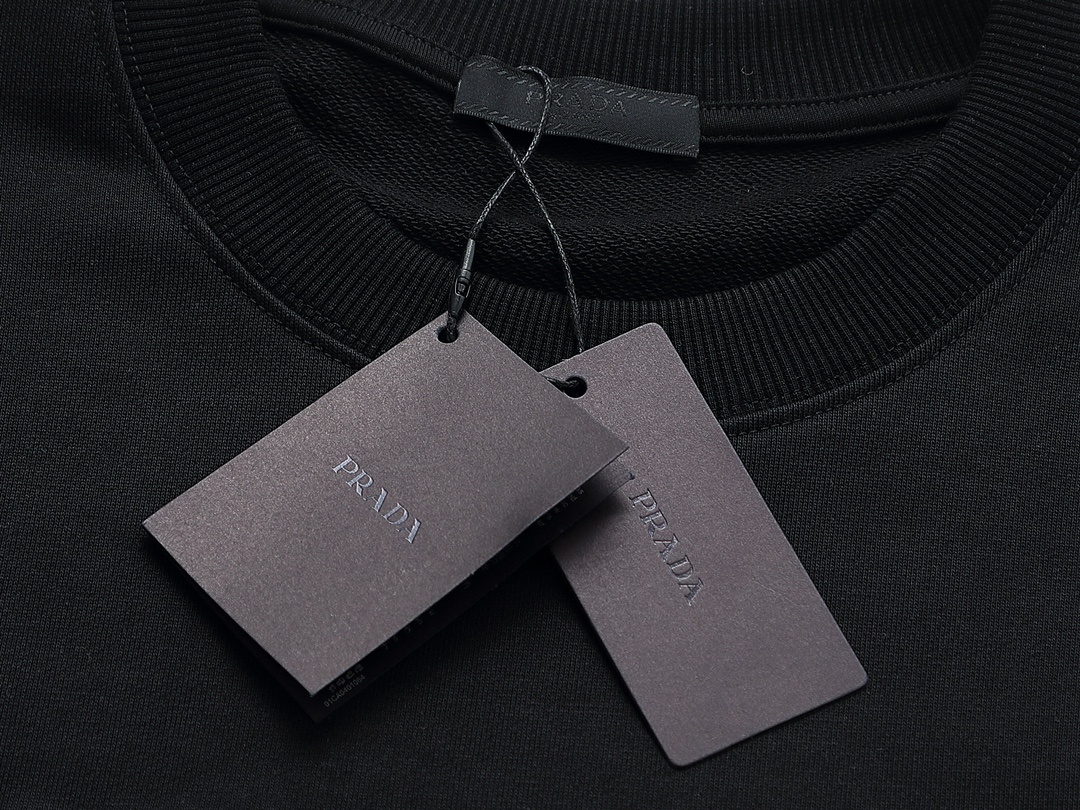 【PRADA 公式旗艦店】プラダ  丸首の衛衣 スウェットご好評に付き再入荷 240925