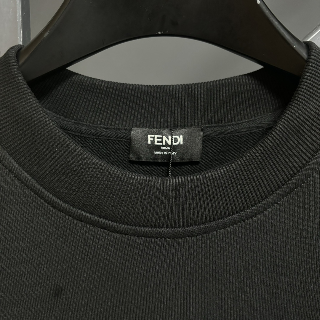 【FENDI  公式旗艦店】フェンディ  丸首の衛衣 スウェット ご好評に付き再入荷  240925