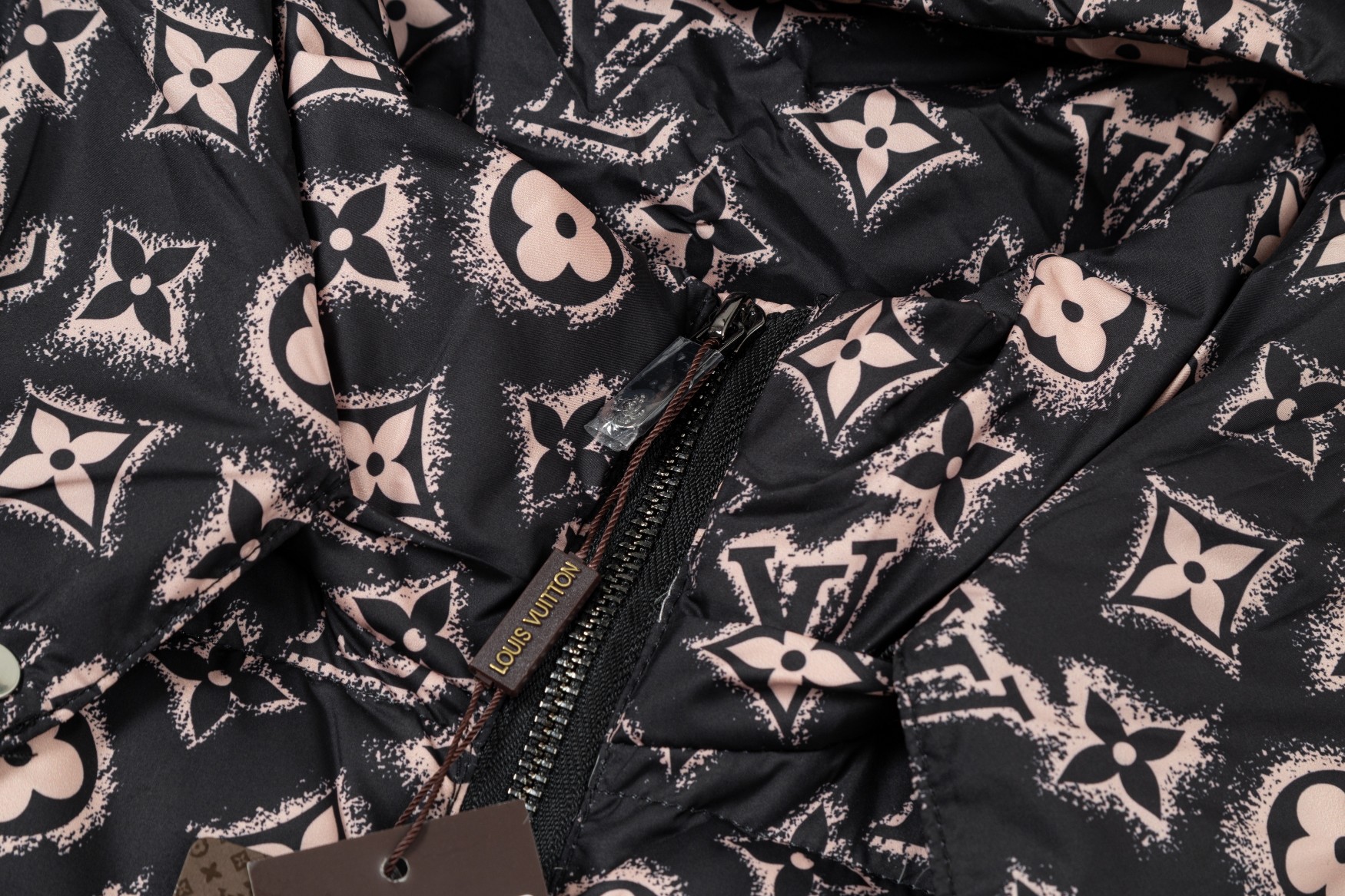 【LOUIS VUITTON 公式旗艦店】ルイヴィトン ダウンジャケット ご好評に付き再入荷！