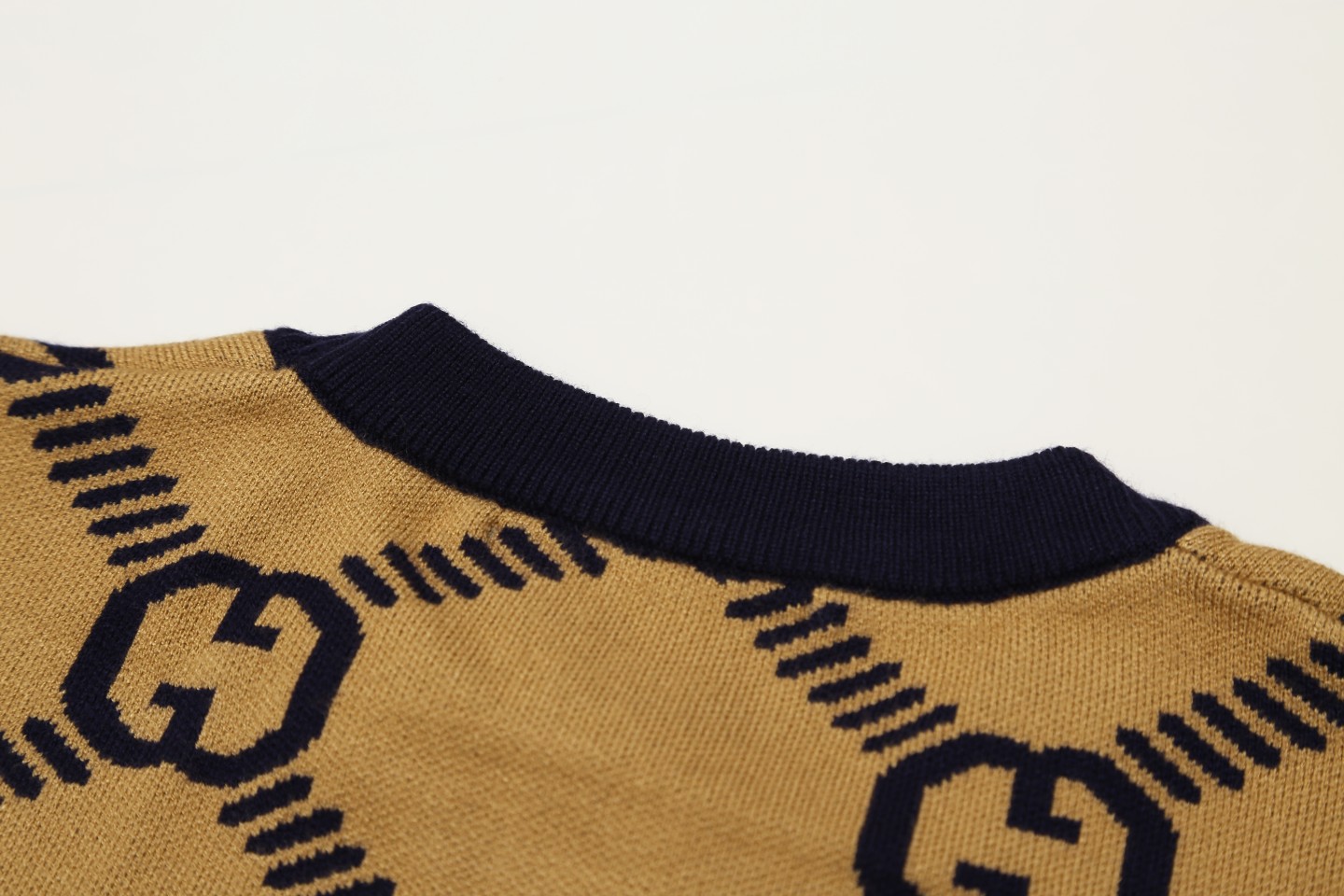 【GUCCI 公式旗艦店】グッチ  セーター好評に付き再入荷！ 240928