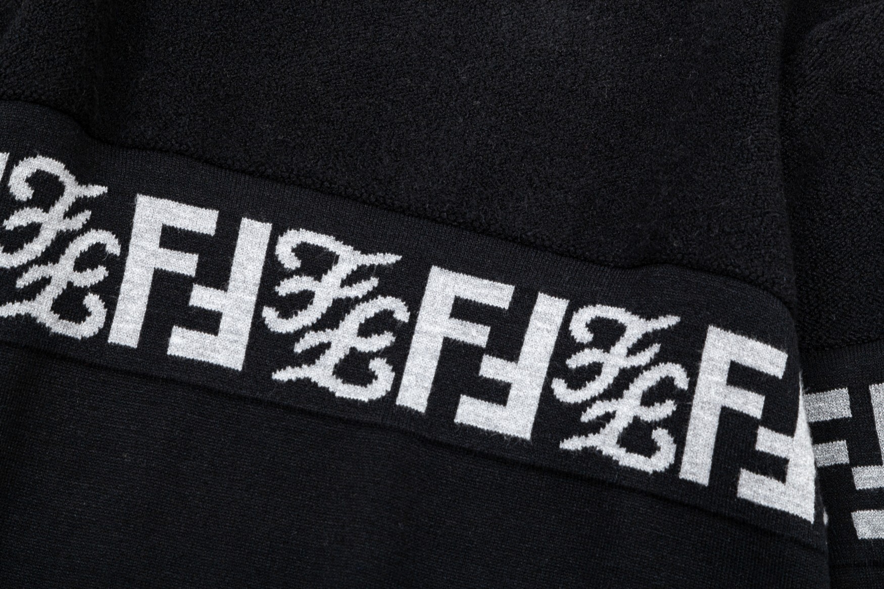 【FENDI 公式旗艦店】フェンディ   セーター好評に付き再入荷！ 240929