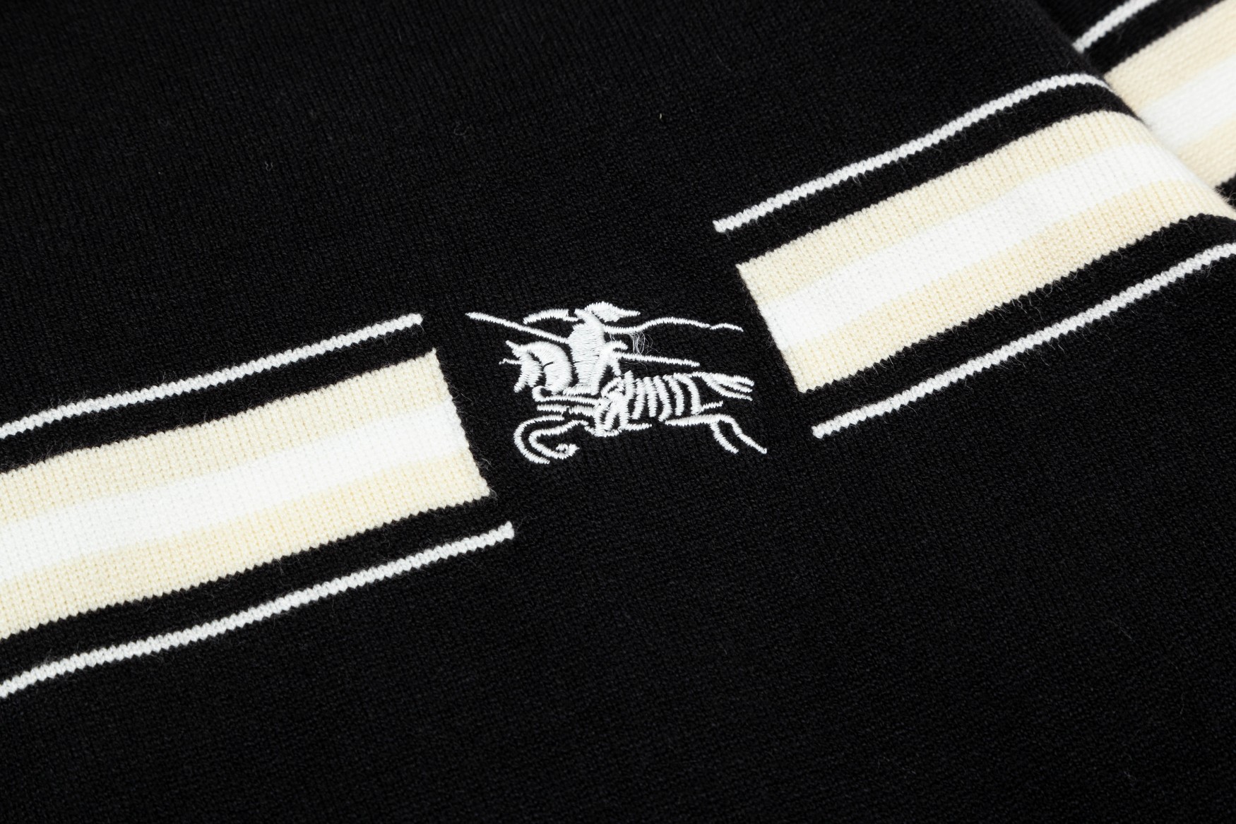 【BURBERRY 公式旗艦店】バーバリー   セーター好評に付き再入荷！ 240930