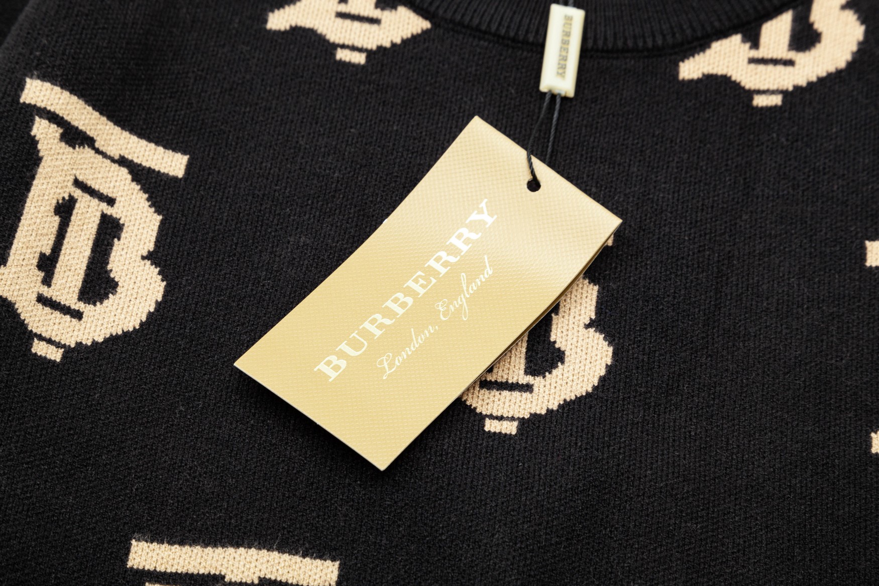【BURBERRY 公式旗艦店】バーバリー   セーター好評に付き再入荷！ 240930