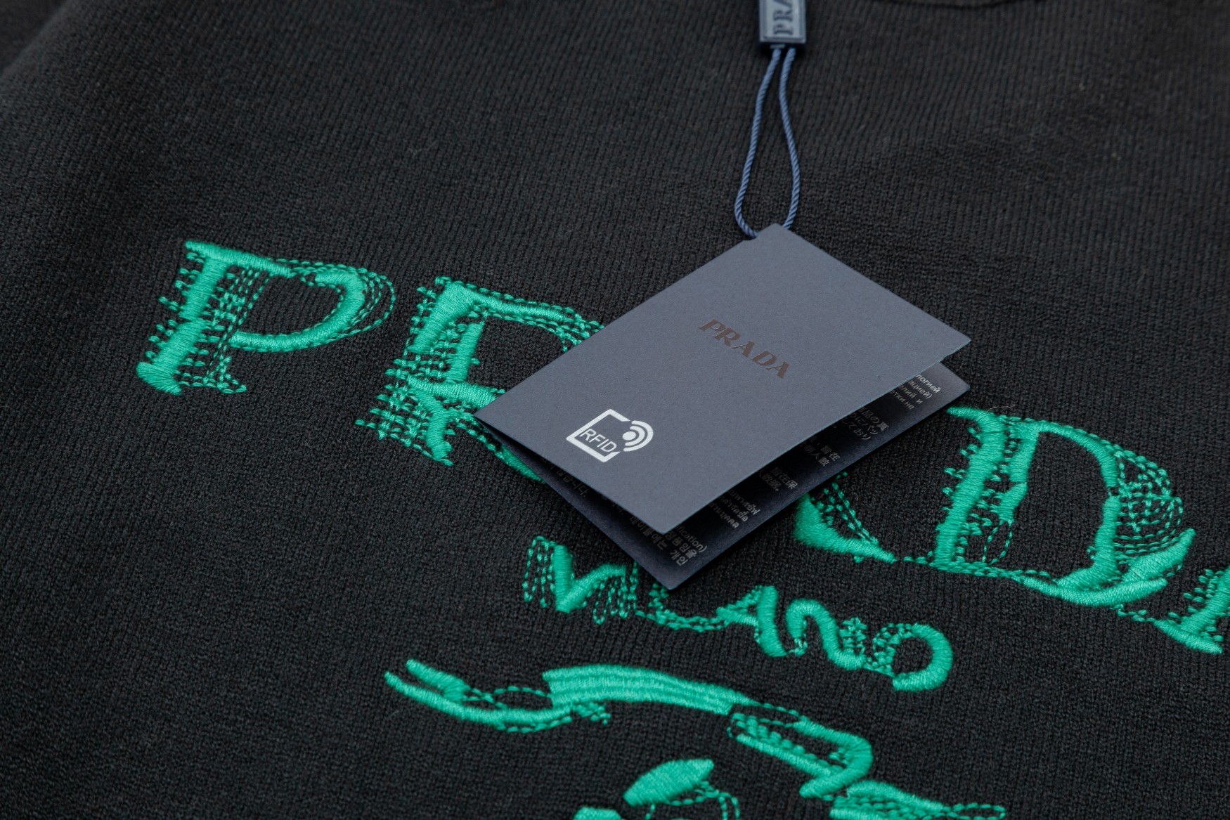 【PRADA 公式旗艦店】プラダ  セーター好評に付き再入荷！ 240930