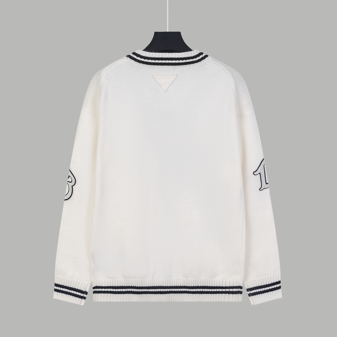 【PRADA 公式旗艦店】プラダ  セーター好評に付き再入荷！ 240930