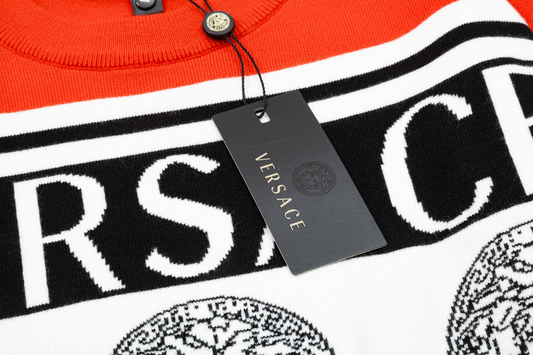 【VERSACE  公式旗艦店】ヴェルサーチ  セーター好評に付き再入荷！ 240930