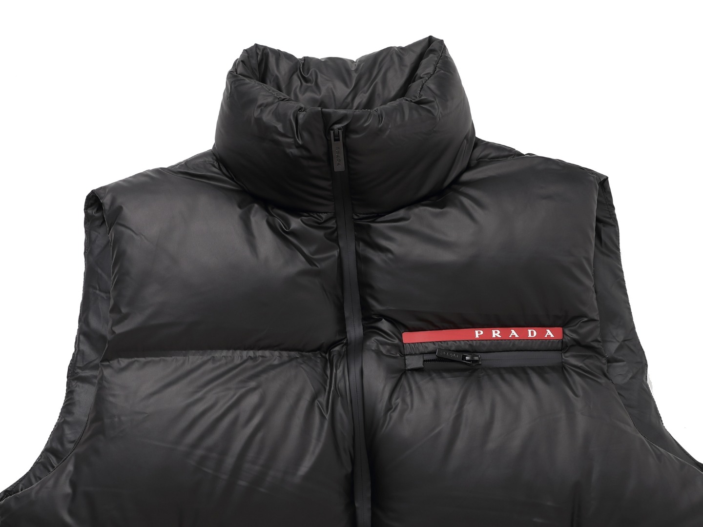 【PRADA 公式旗艦店】プラダ ダウンベスト 当日出荷 好評に付き再入荷！241009