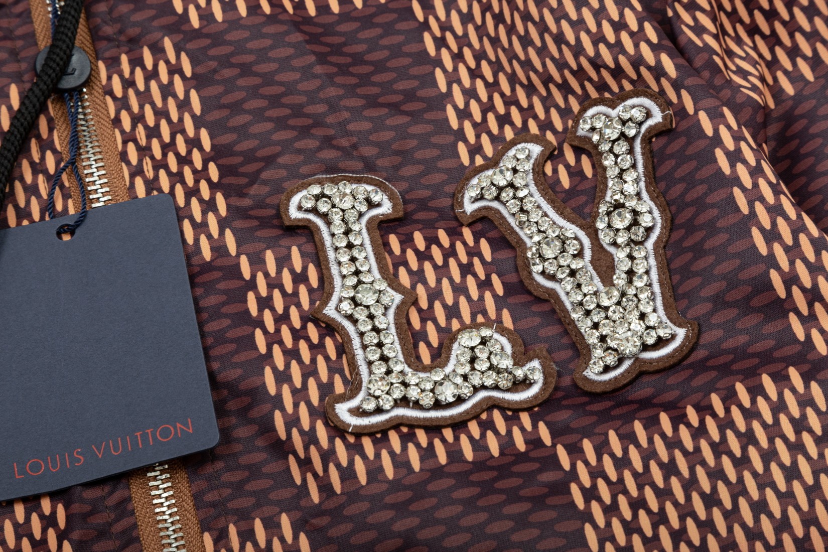 【LOUIS VUITTON 公式旗艦店】ルイヴィトン  ジャケット着 ご好評に付き再入荷！241021