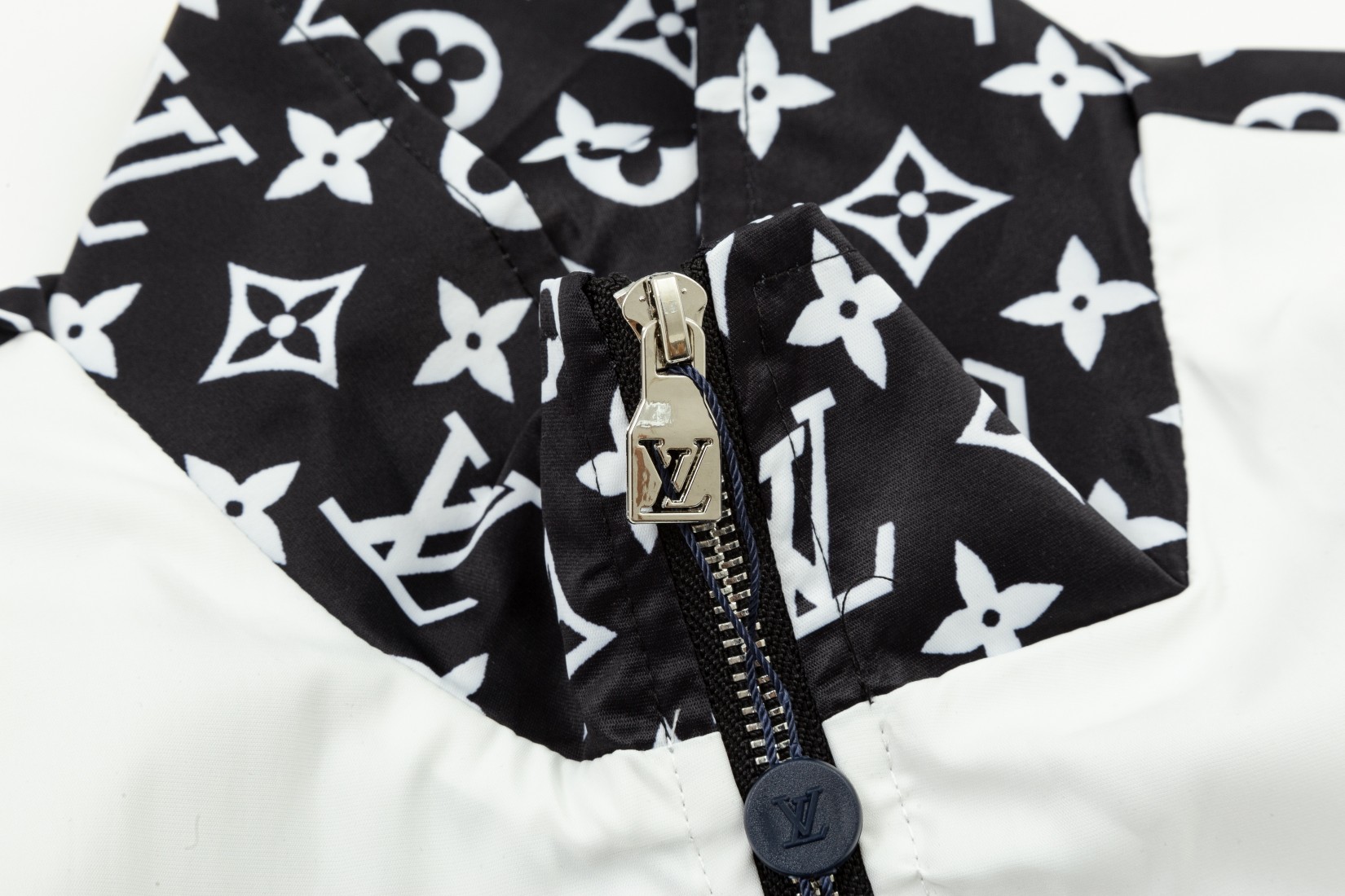 【LOUIS VUITTON 公式旗艦店】ルイヴィトン  ジャケット着 ご好評に付き再入荷！241021