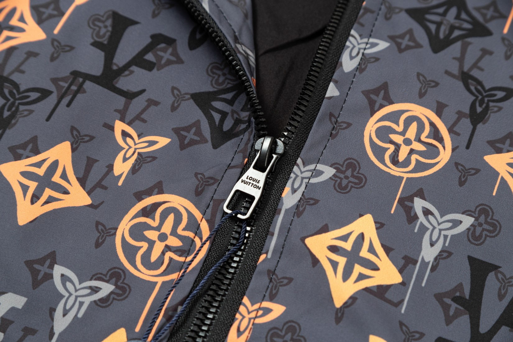 【LOUIS VUITTON 公式旗艦店】ルイヴィトン  ジャケット着 ご好評に付き再入荷！241021