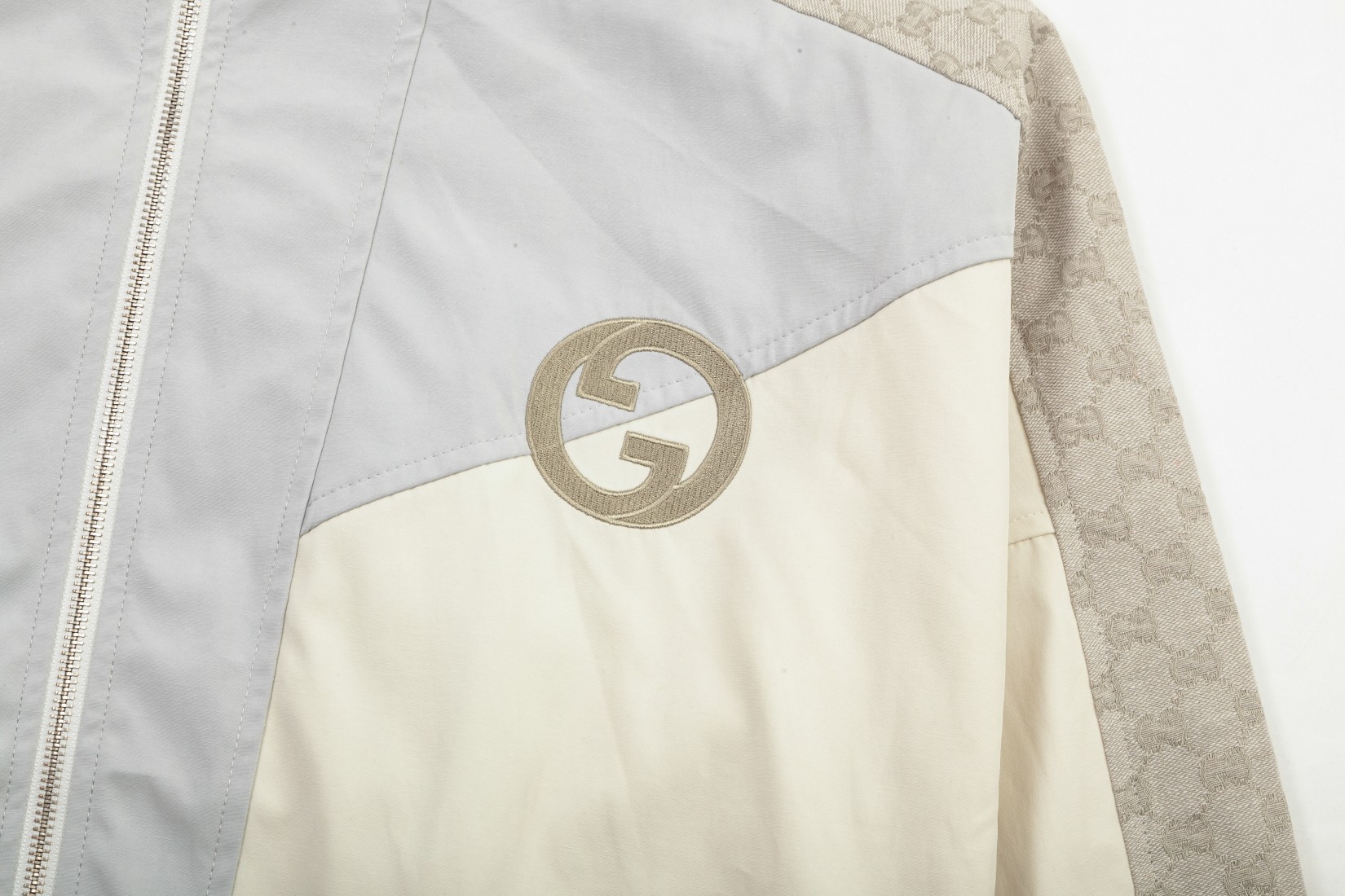 【GUCCI  公式旗艦店】グッチ  ジャケット着 ご好評に付き再入荷！241021