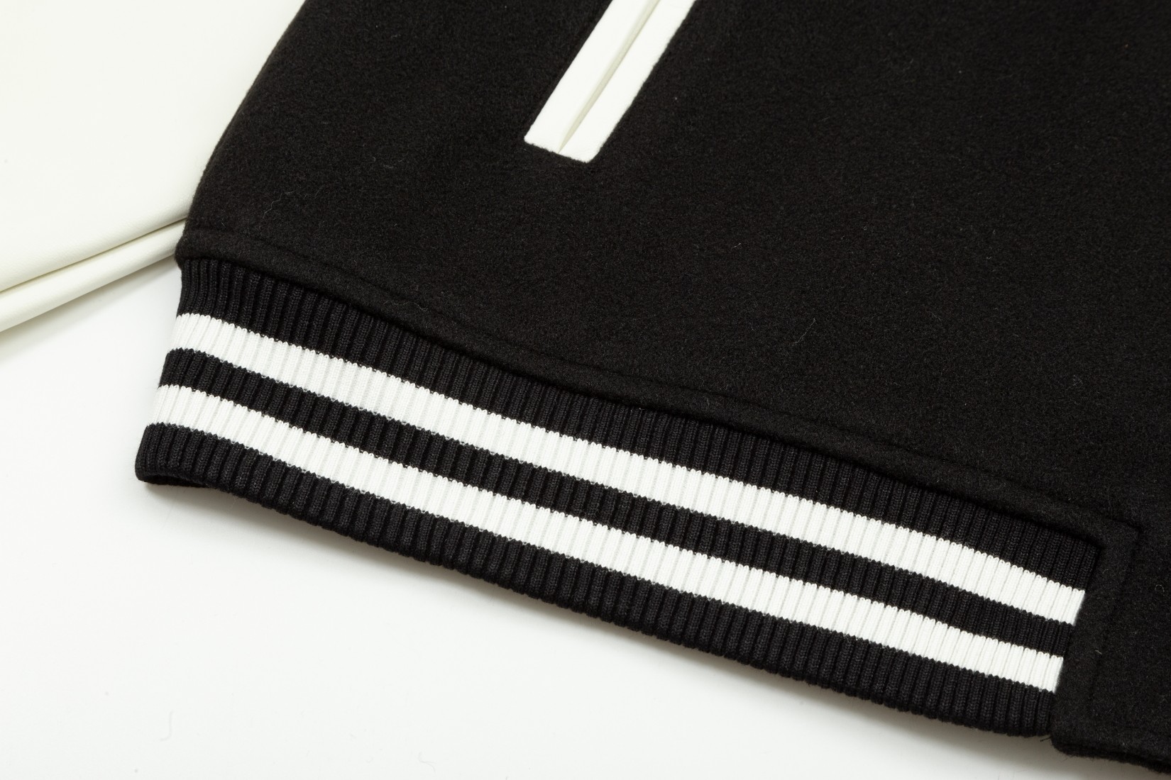 【BURBERRY  公式旗艦店】バーバリー  ジャケット着 ご好評に付き再入荷！241022