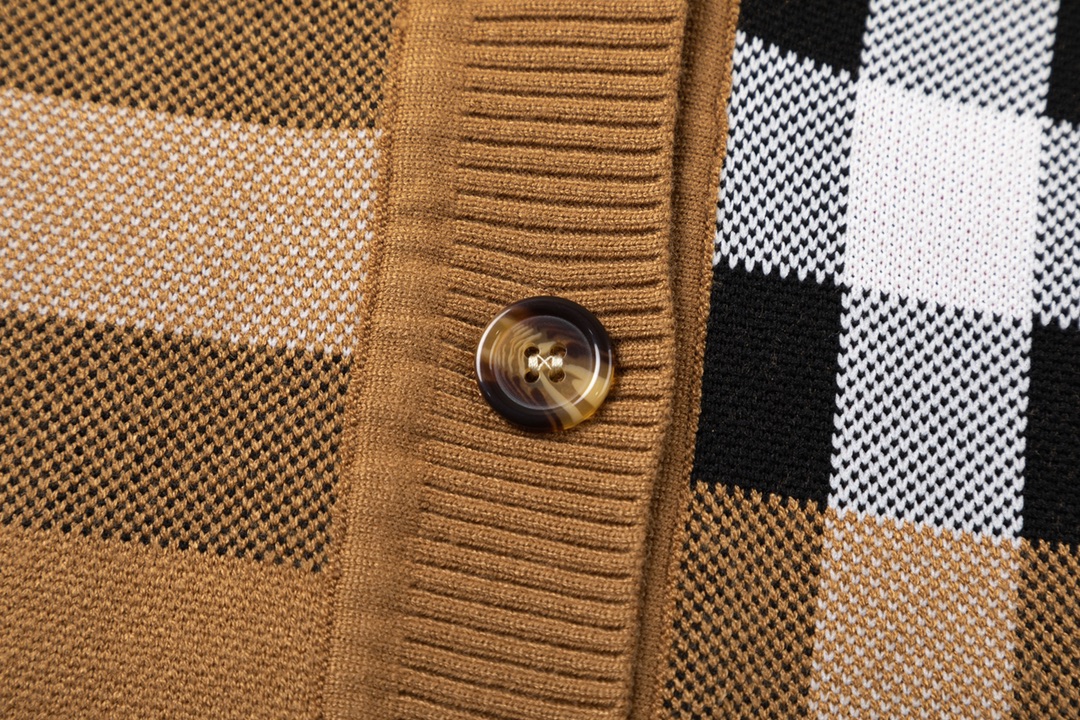 【BURBERRY  公式旗艦店】バーバリー  セーター好評に付き再入荷！ 241030