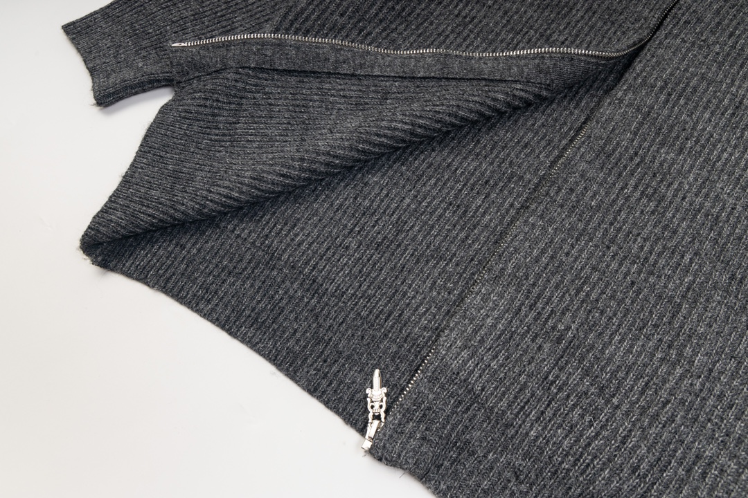 【CHROME HEARTS  公式旗艦店】クロムハーツ  セーター好評に付き再入荷！ 241030