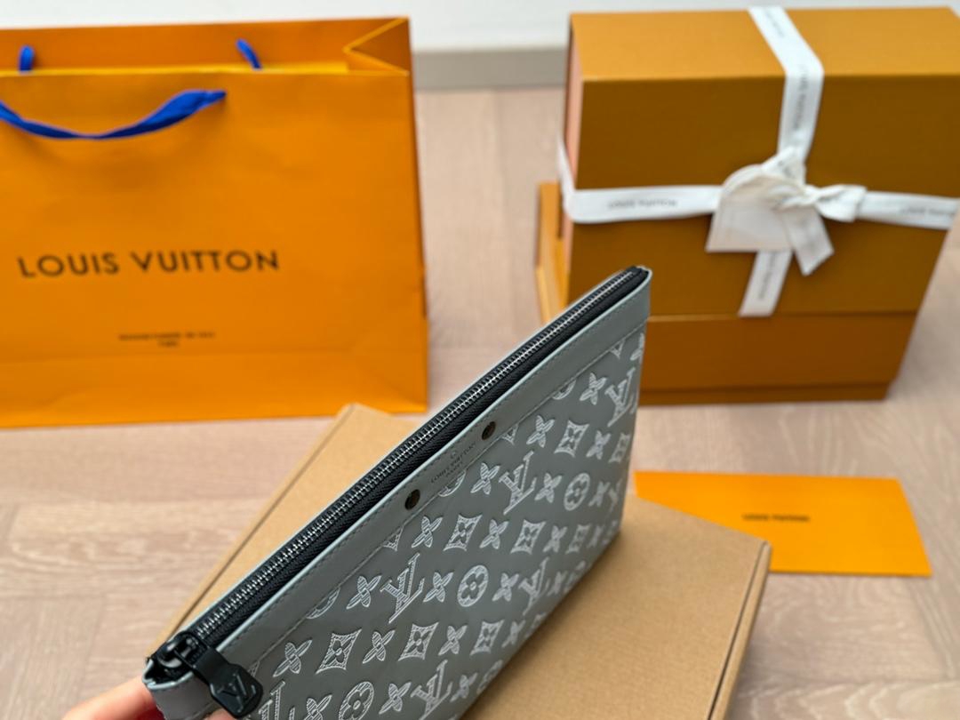【LOUIS VUITTON  公式 旗艦店】 ルイヴィトン   クラッチバッグ 当日出荷 好評に付き再入荷！30*21CM  241101