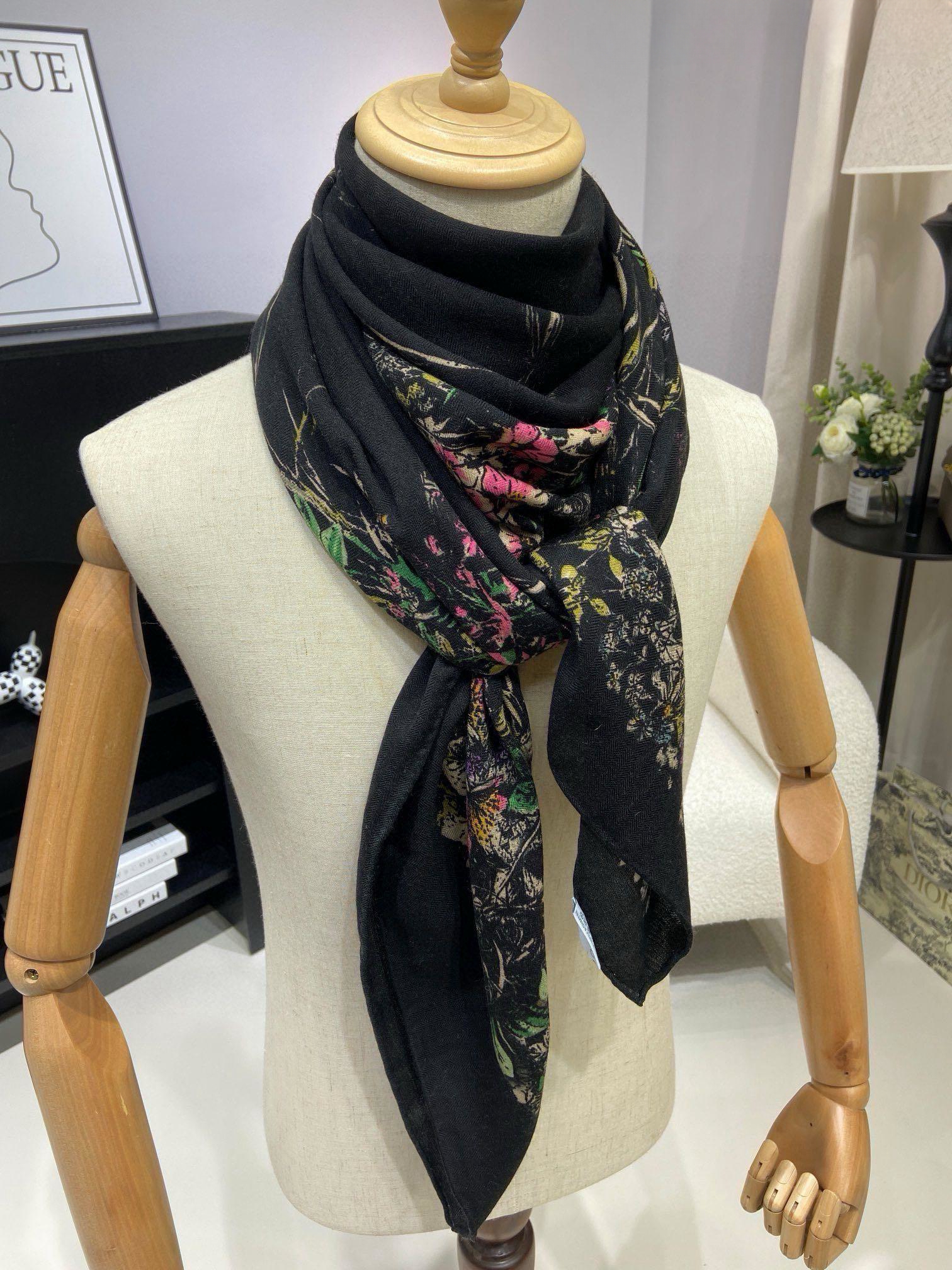 【DIOR  ディオール 】スカーフ  140*140cm  241108