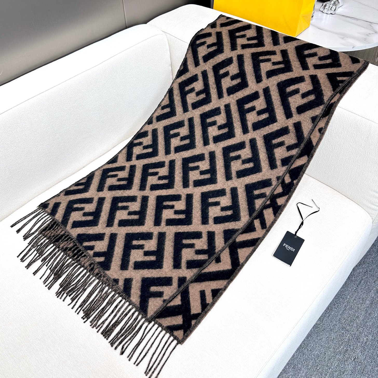 【FENDI  フェンディ】スカーフ45*170CM   241109