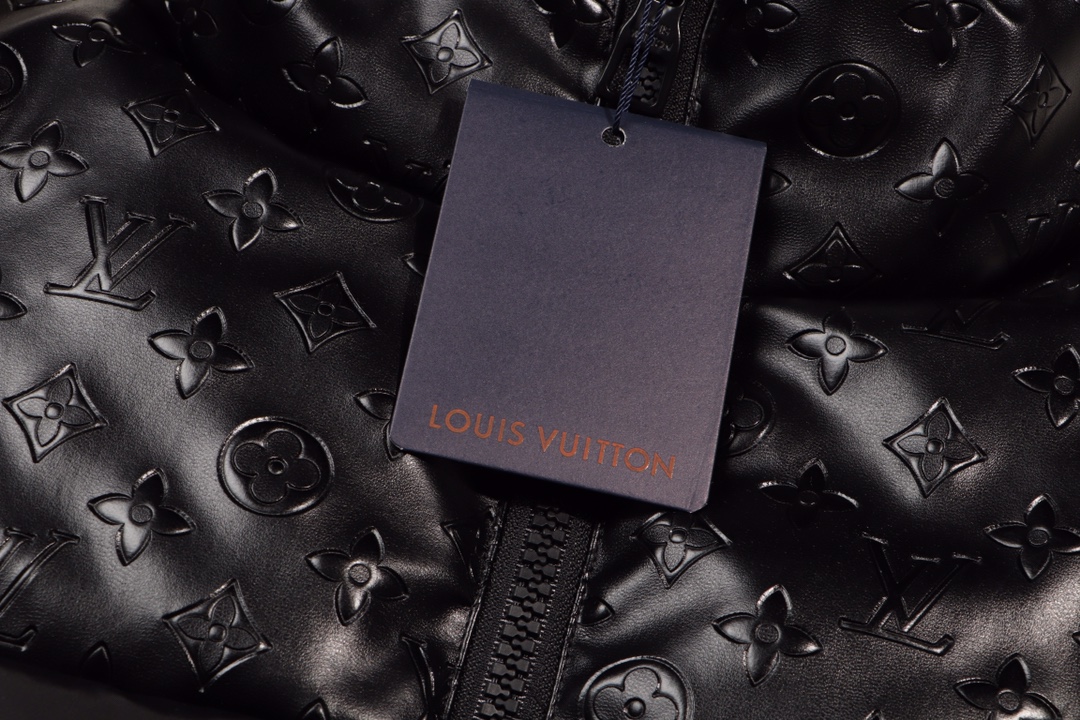 【LOUIS VUITTON  公式旗艦店】ルイヴィトン ダウンジャケット好評に付き再入荷！241112