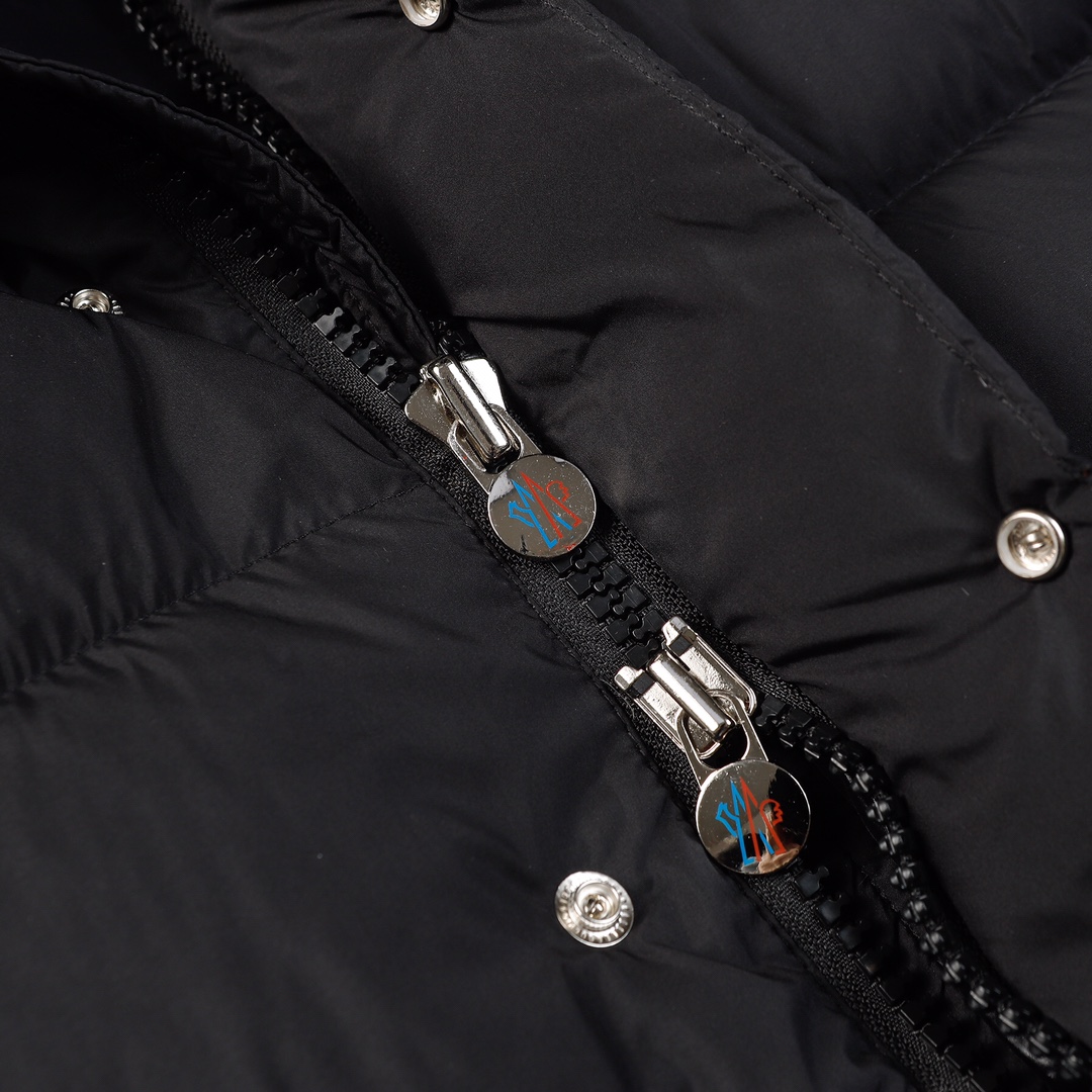 【MONCLER 公式旗艦店】モンクレール  ダウンジャケット好評に付き再入荷！ 241113