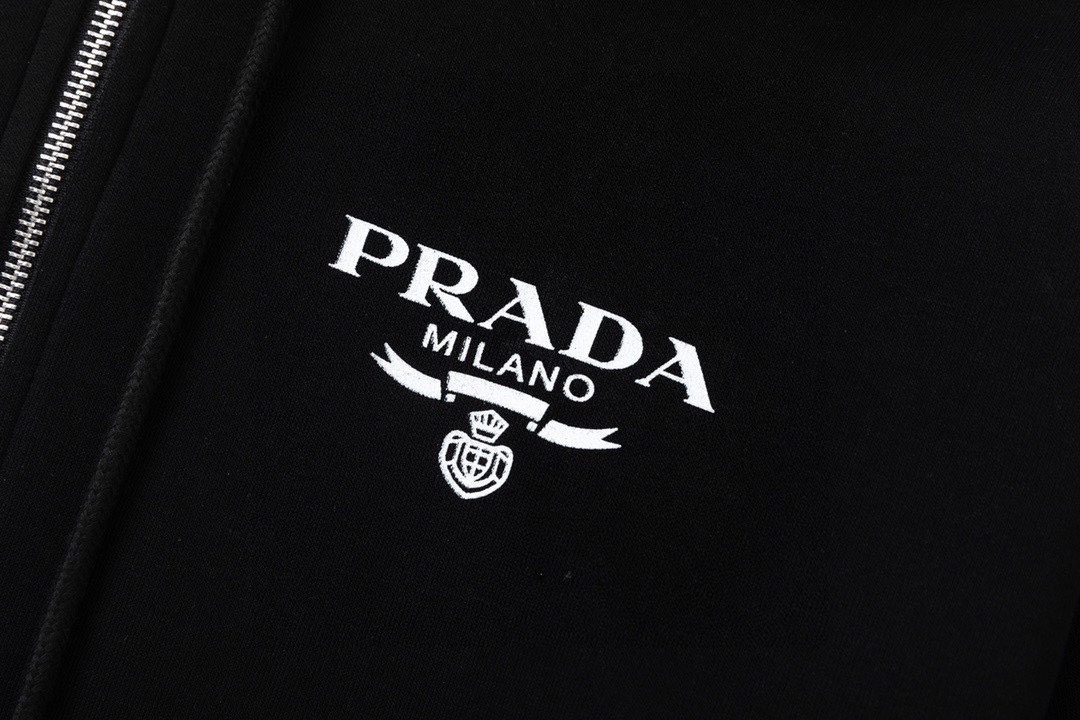 【PRADA 公式旗艦店】プラダ  パーカー スウェットご好評に付き再入荷    241113