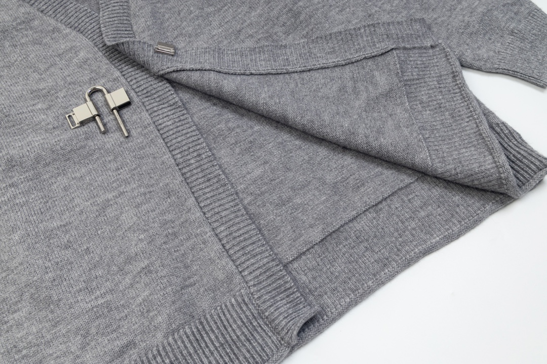 【GIVENCHY   公式旗艦店】ジバンシー   セーター好評に付き再入荷！241115