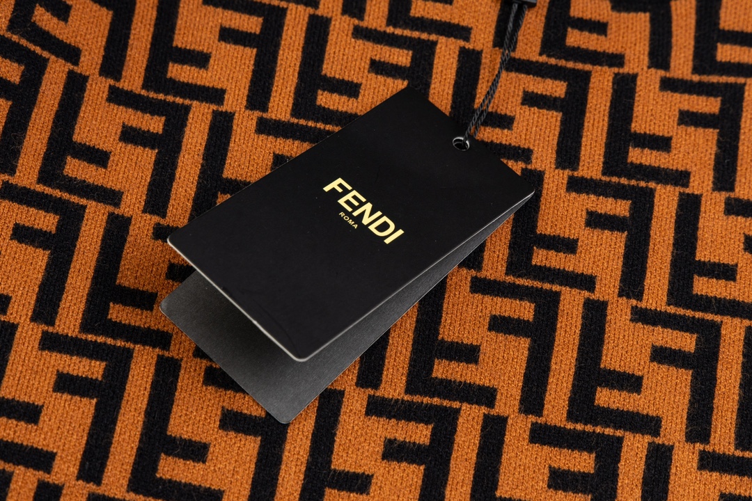 【FENDI 公式旗艦店】フェンディ   セーター好評に付き再入荷！ 241116