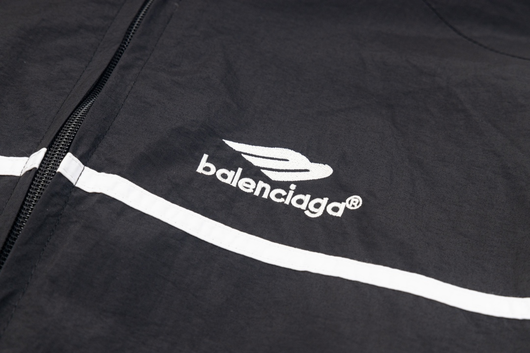 【BALENCIAGA  公式旗艦店】バレンシアガ    ジャケット着 好評に付き再入荷！241119