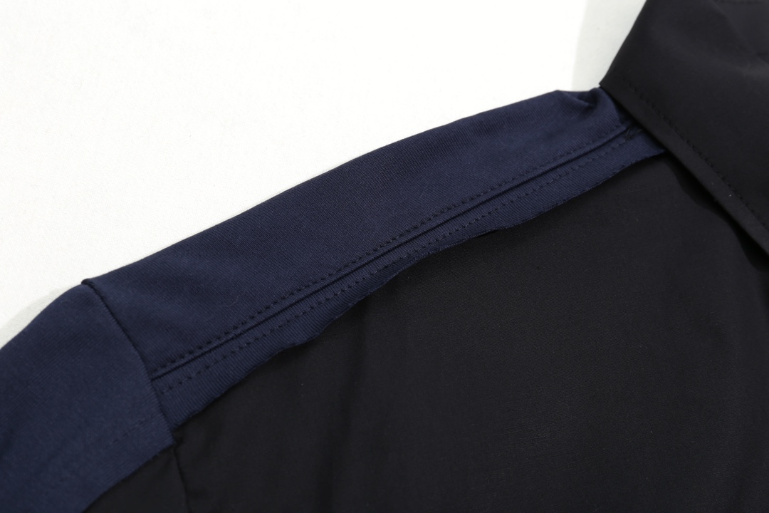 【BALENCIAGA 公式旗艦店】バレンシアガ   シャツ ご好評に付き再入荷  241119