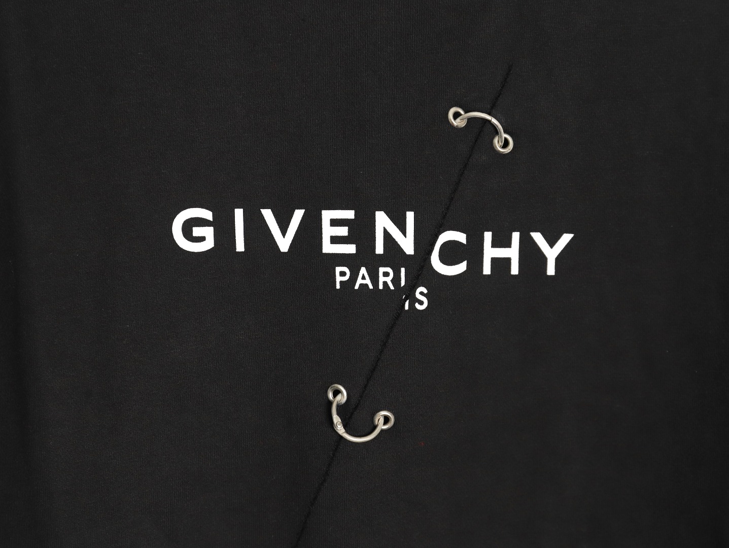 【GIVENCHY  公式旗艦店】ジバンシー 丸首の衛衣 スウェットご好評に付き再入荷！241122