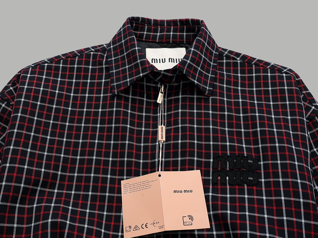 【Miumiu 公式旗艦店】 ミュウミュウ   ジャケット着  スウェット ご好評に付き再入荷！241122