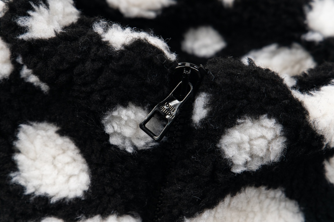 LV【LOUIS VUITTON  公式旗艦店】ルイヴィトン ジャケット着 好評に付き再入荷！241028