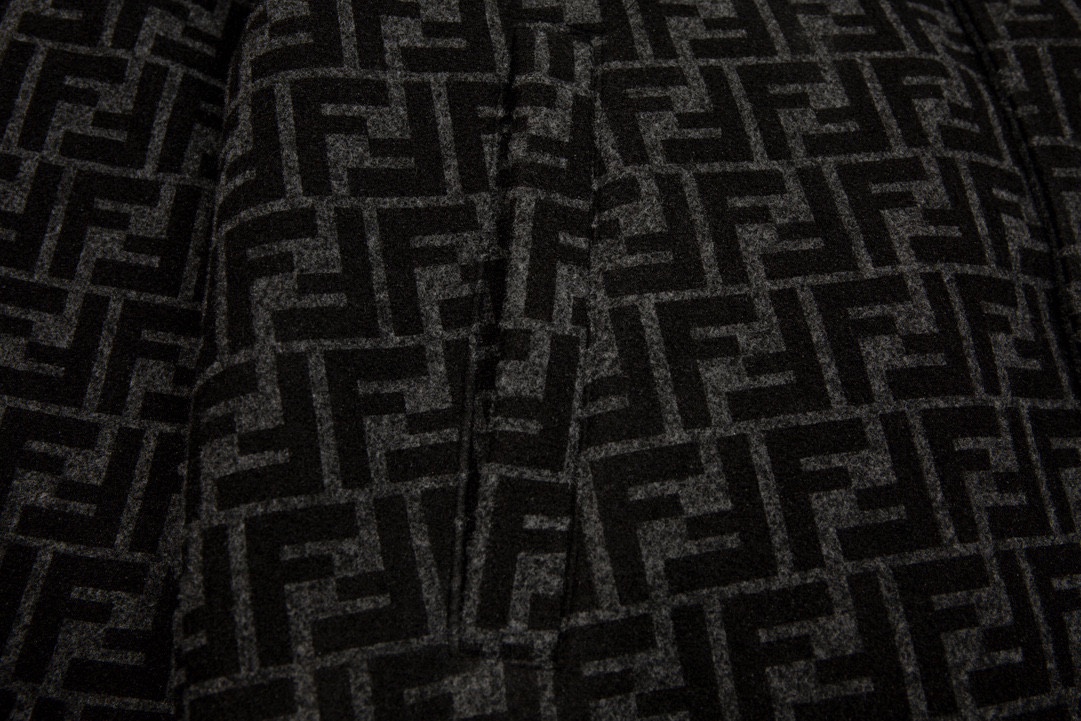 【FENDI  公式旗艦店】フェンディジャケット着 好評に付き再入荷！