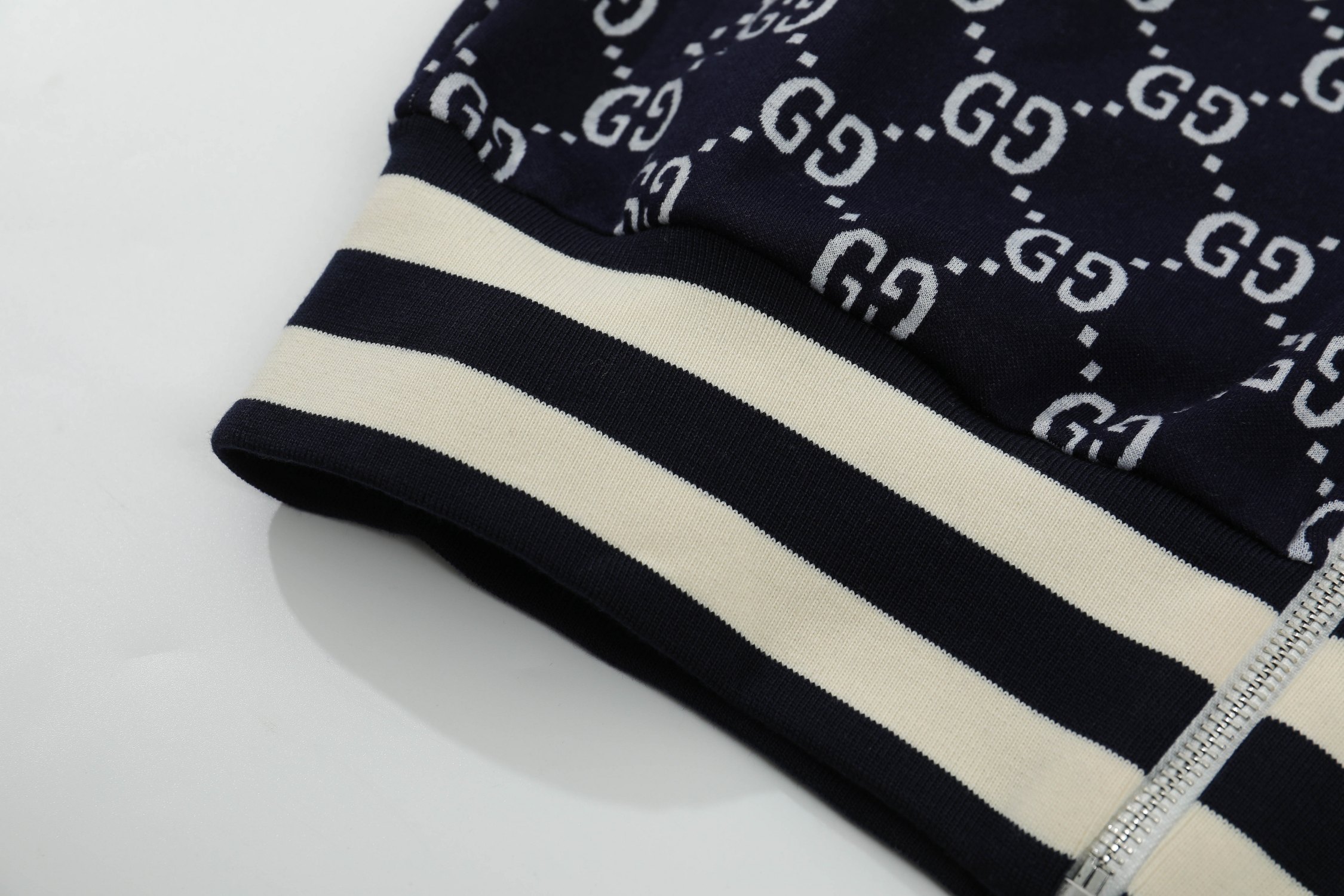 【GUCCI 公式旗艦店】グッチ ジャケット好評に付き再入荷！