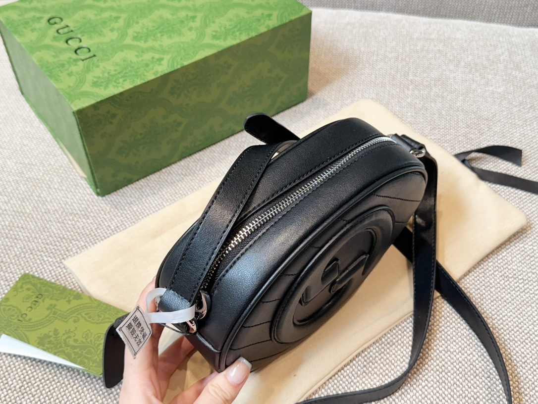 【GUCCI 公式 旗艦店】クッチ    ショルダーバッグ 当日出荷 好評に付き再入荷！20*15CM