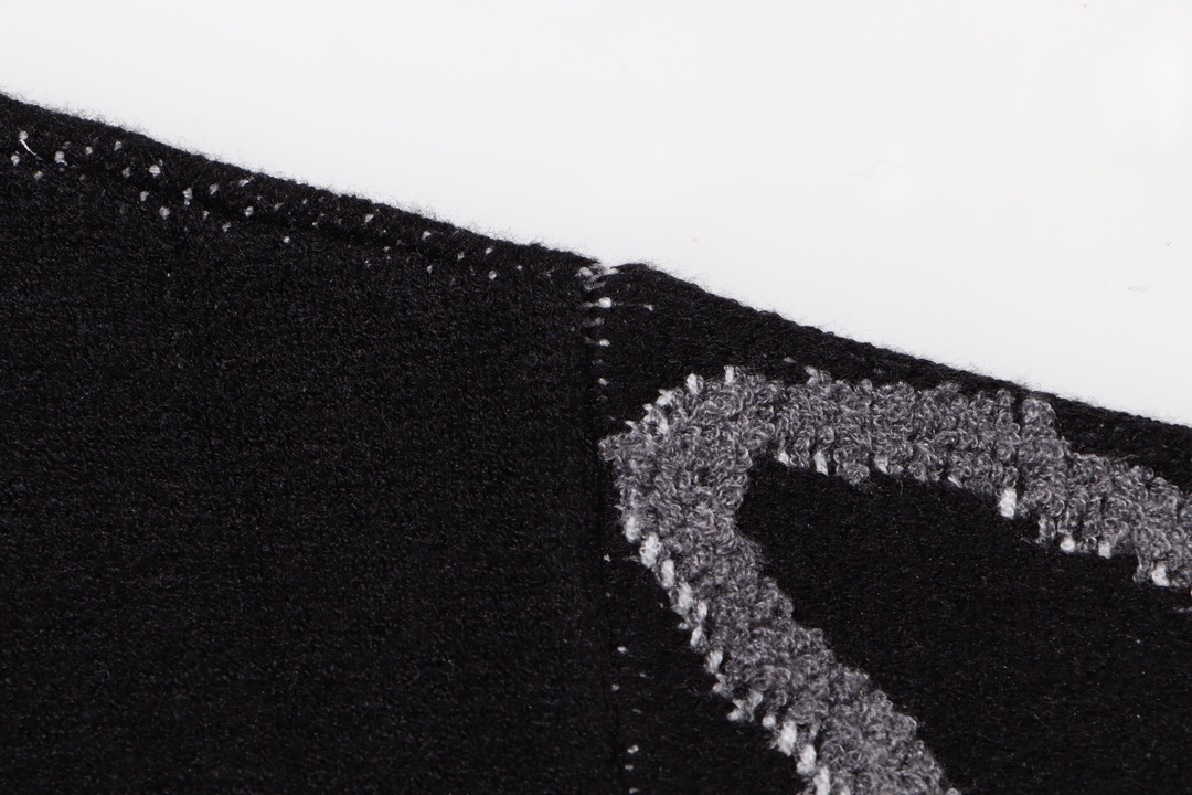 【LOEWE公式旗艦店】ロエベ  セーター好評に付き再入荷！