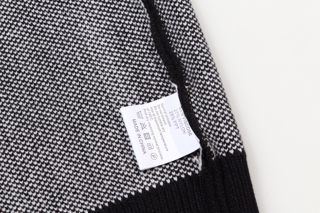 【LOEWE公式旗艦店】ロエベ  セーター好評に付き再入荷！