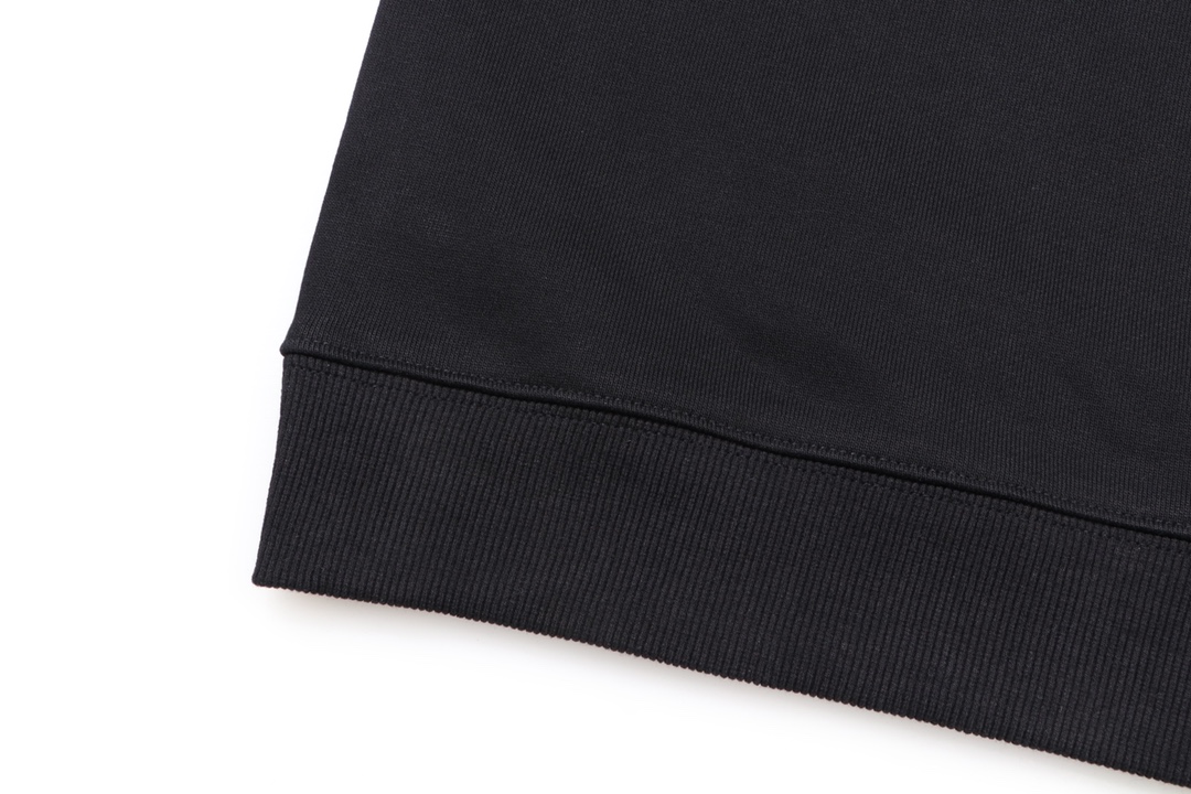 【VERSACE   公式旗艦店】ヴェルサーチ  丸首の衛衣   スウェットご好評に付き再入荷！