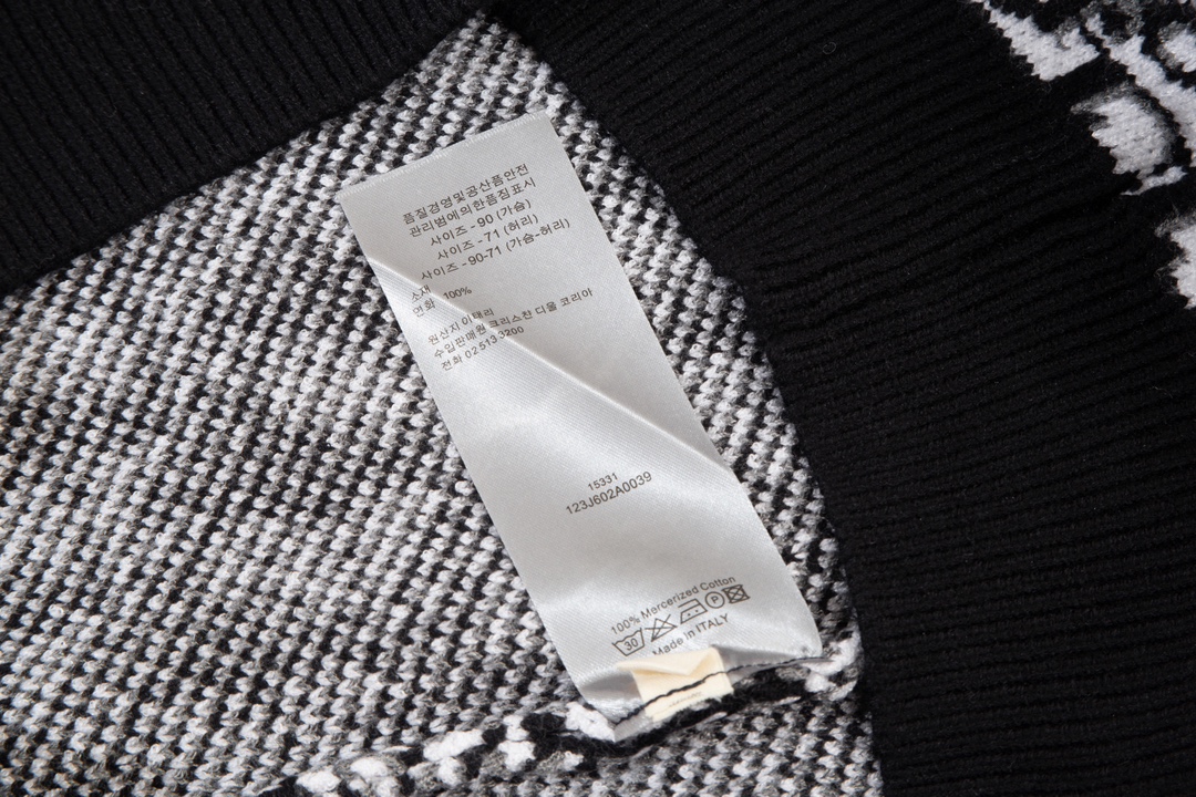 【DIOR 公式旗艦店】ディオール  セーター好評に付き再入荷！